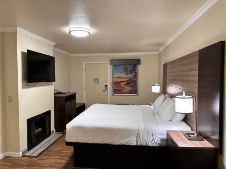 Beachwalker Inn & Suites Cayucos - King Standard Guest Room