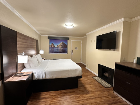 Beachwalker Inn & Suites Cayucos - King Accessible Guest Room